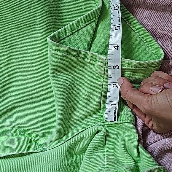 Riders Neon Green Jean Shorts in Women's Size 29 Waist EUC - Picture 10 of 11
